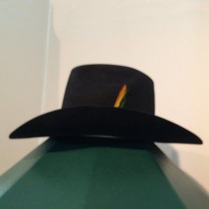 Pre-owned 100% Pure Beaver Fur Cowboy Hat. (Sells New for $900.00) Size 6-7/8